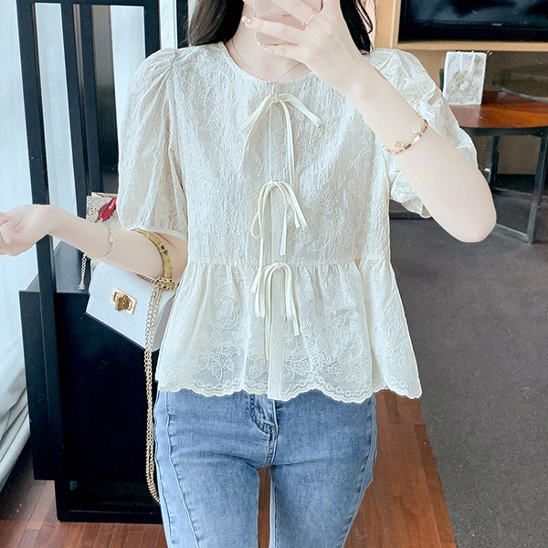 เสื้อลูกไม้ แขนสั้น