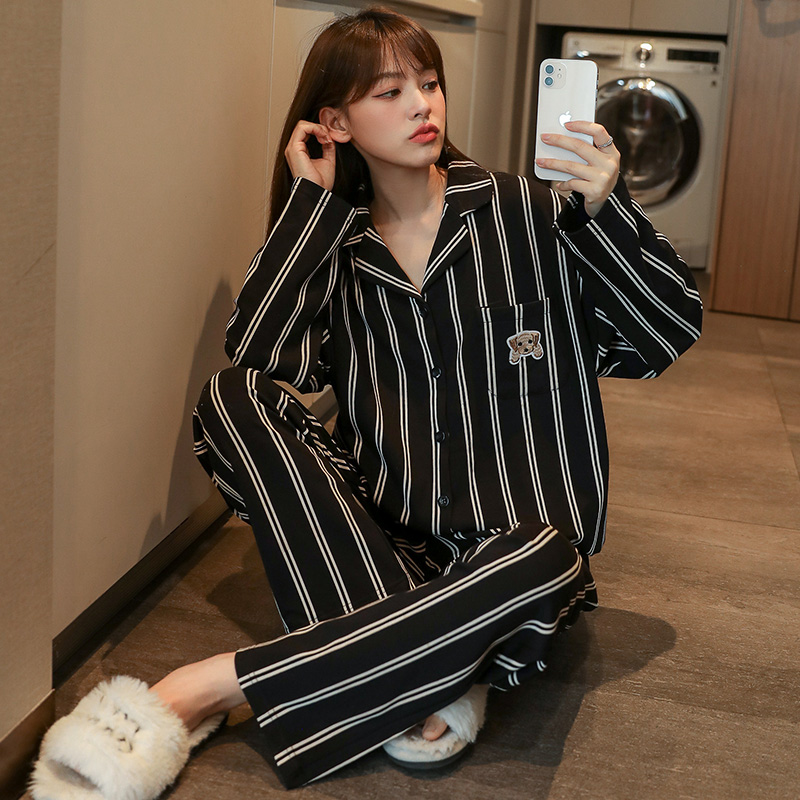 ชุดนอนผู้หญิง