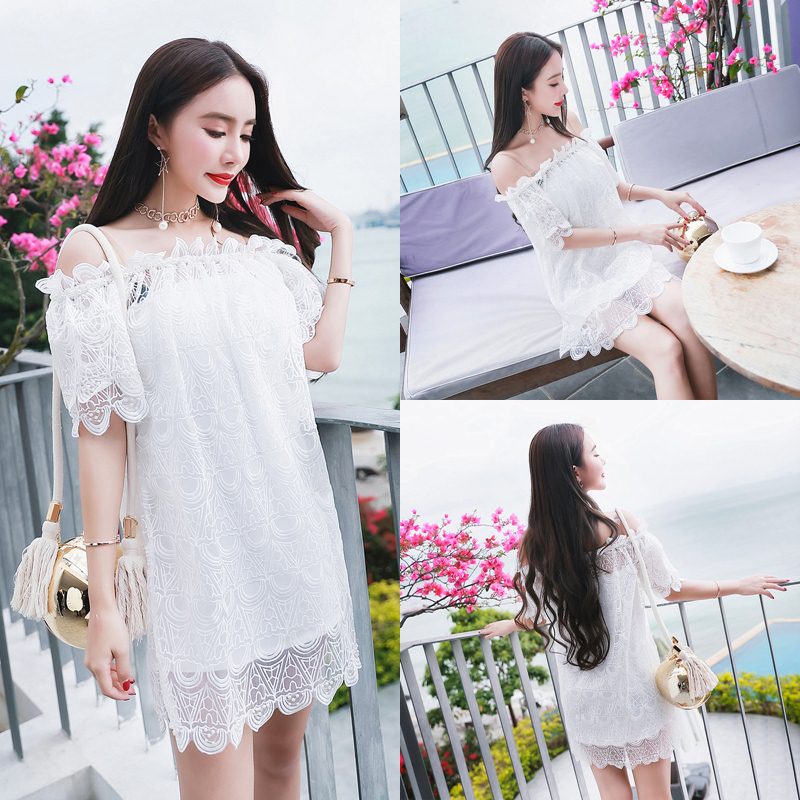 Dress4245 เดรสเปิดไหล่ทรงปล่อยสีขาว มีเดรสซับในอย่างดีอกเสริมฟองน้ำในตัว ผ้าแก้วลูกไม้ลายสวยงานดี ประดับมุกที่ชุดสุดหรู งานสวยดูแพง ใส่ออกงานได้