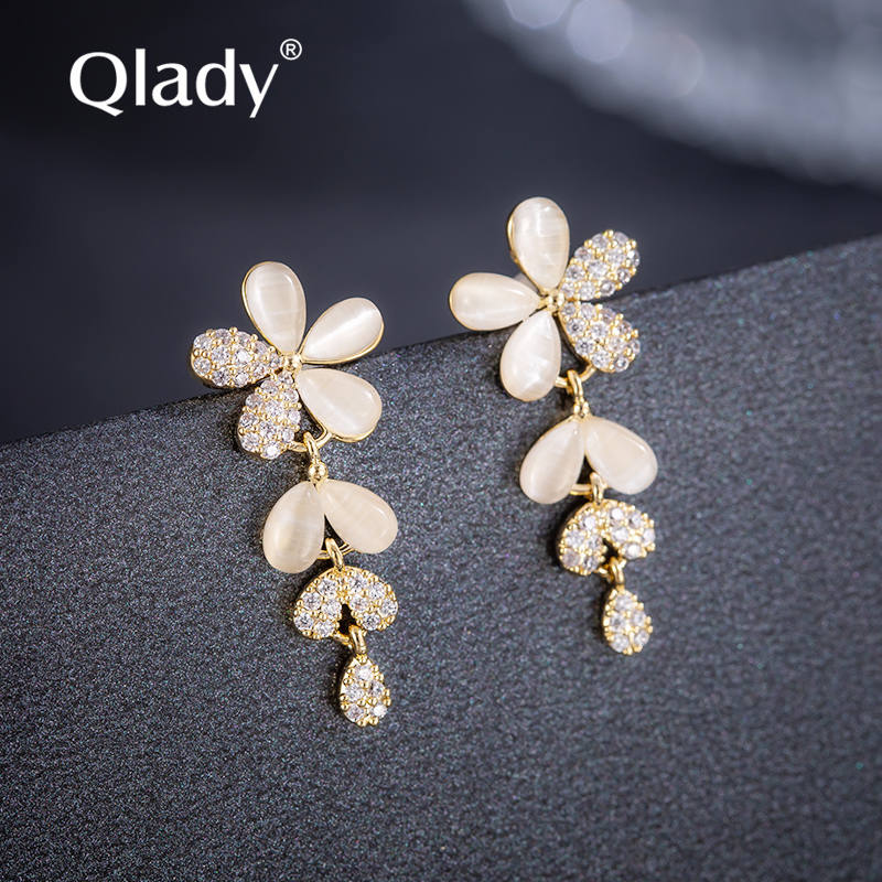 ต่างหู ตุ้มหูแฟชั่น By Qlady