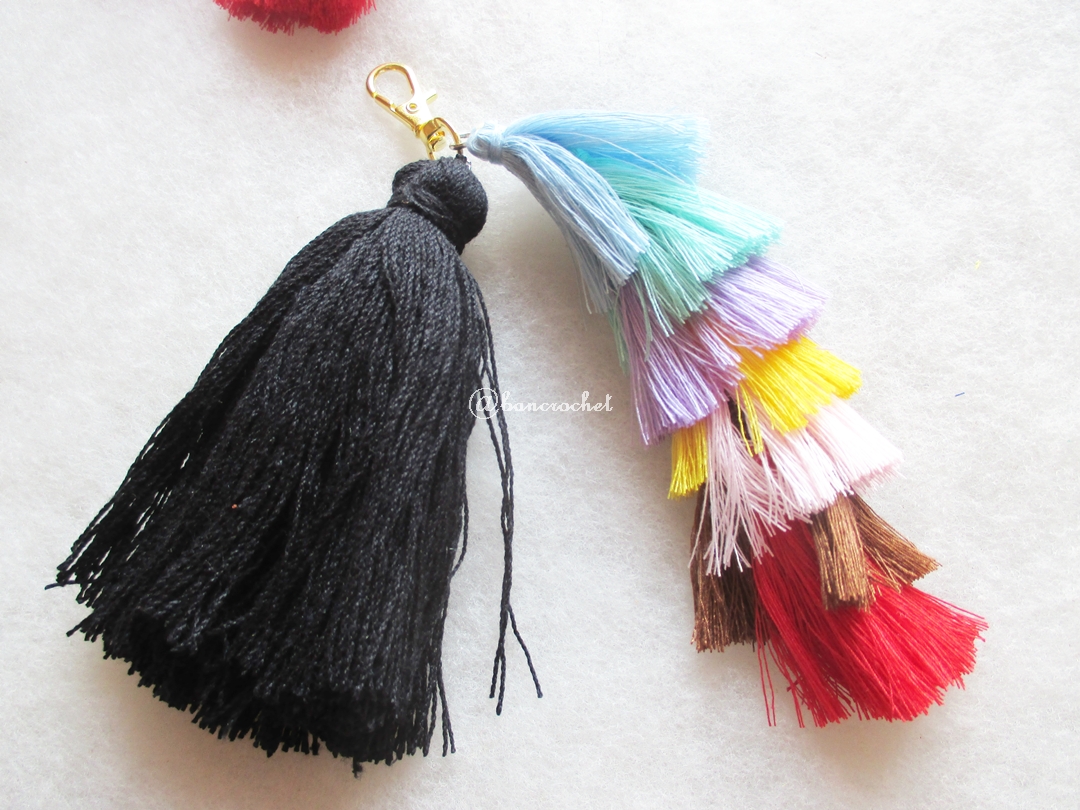 พวงกุญแจพู่เล็กพู่ใหญ่ tassels keychain ดำ