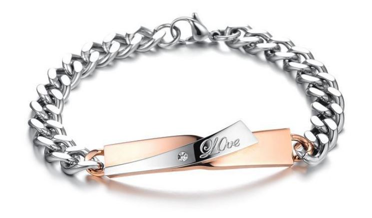 สร้อยข้อมือ ไทเทเนี่ยม สร้อยข้อมือ ดีไซน์ คู่ ชาย หญิง สลัก Love ฝังเพชร CZ ที่สวยที่สุด สี Rose Gold สำหรับผู้หญิง สวยมากค่ะ 952357