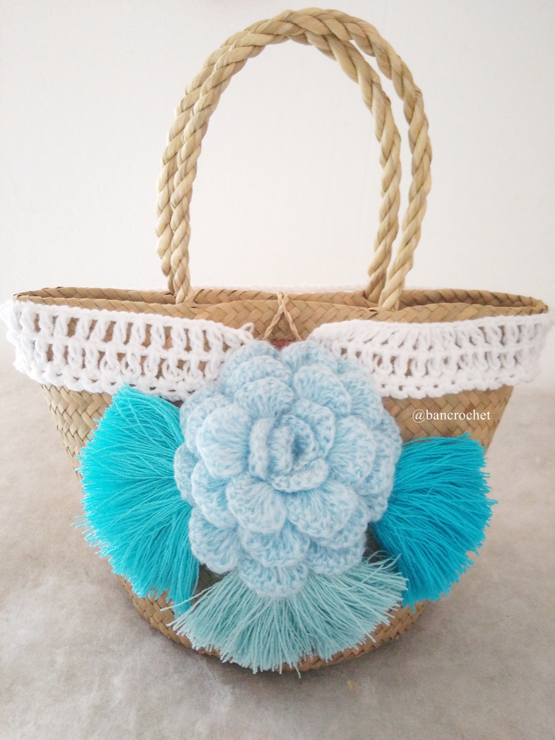 กระเป๋าสานกระจูดประดับดอกไม้ grajood basket weave bags ธรรมชาติ 7*10*7*12 นิ้ว