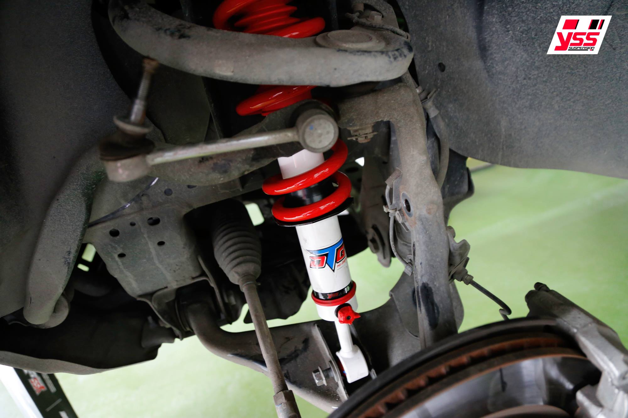 โช้คอัพรถยนต์ สปริง YSS รุ่น DTG Plus รถ Toyota Fortuner 05-14 สูงสแตนดาร์ด