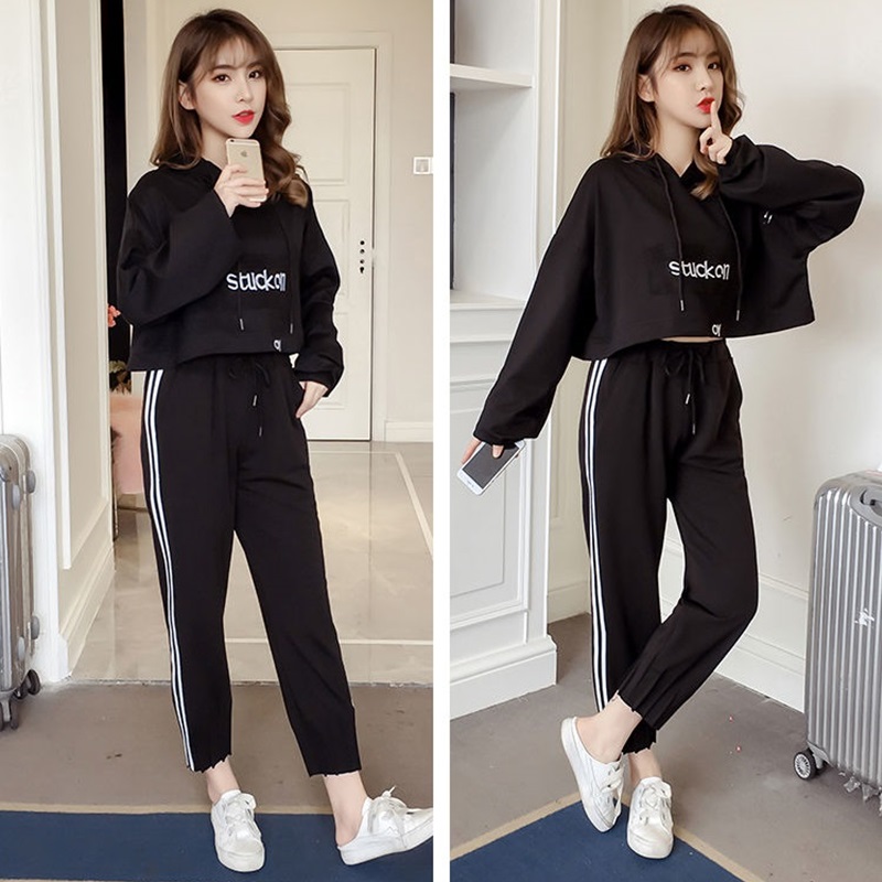 Set_bt1791 ชุดเซ็ท 2 ชิ้น(เสื้อ+กางเกง) เสื้อครอปโอเวอร์ไซส์แขนยาว+กางเกงขายาวเอวยืดปลายขาปล่อยแต่งแถบข้าง ผ้าคอตตอนเนื้อดีนุ่มยืดหยุ่นสูงใส่สบาย งานเซ็ทเข้าชุดสุดน่ารักเท่ๆ คูลๆ แบบไม่ซ้ำใคร ใส่เก๋ๆ ได้บ่อย แยกใส่กับตัวอื่นก็สวย มี 2 สี