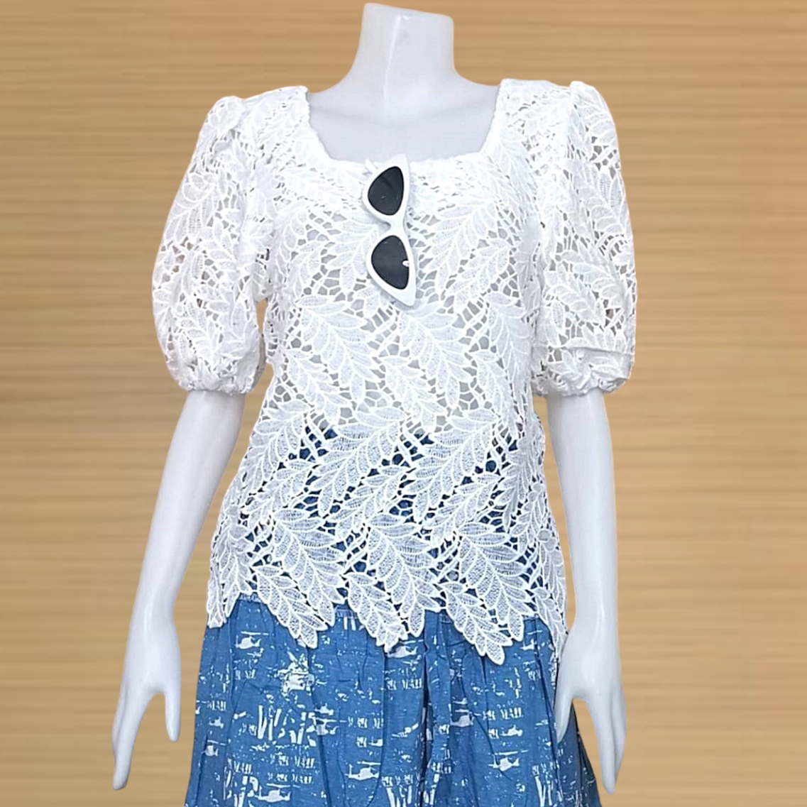 Blouse4038 เสื้อลูกไม้สีขาวทรงคอเหลี่ยม ผ้าลูกไม้ฉลุเนื้อดีลายสวย