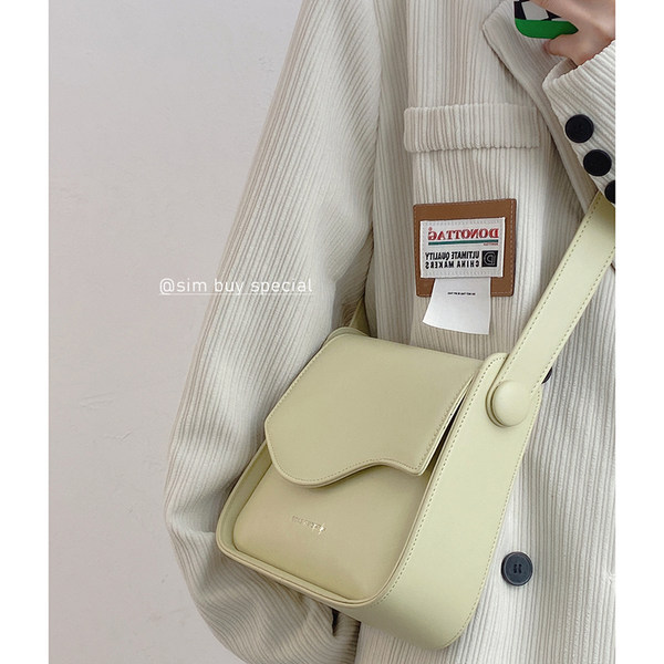 กระเป๋าสะพายข้างผู้หญิง กระเป๋าสะพายสไตล์เกาหลี By Japanese フェンディ authentic bag