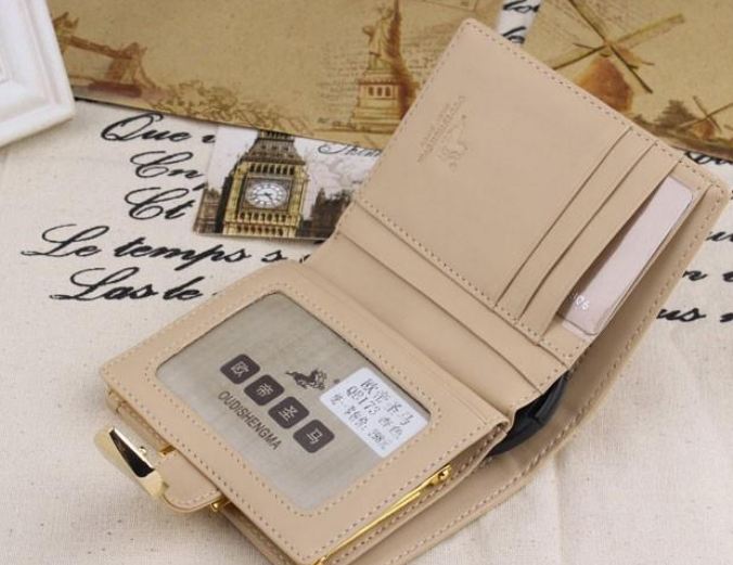 กระเป๋าสตางค์ผู้หญิง ใบสั้น กระเป๋าสตางค์ หนังแท้ หนังแก้ว ใส่บัตรได้เยอะ มีช่อง แป๊ก สำหรับ ใส่เหรียญ มีกระดุมปิด หนังเงา สวยหรู ราคาถูก 332467