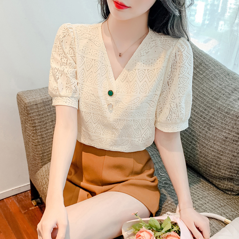 เสื้อลูกไม้ แขนสั้น