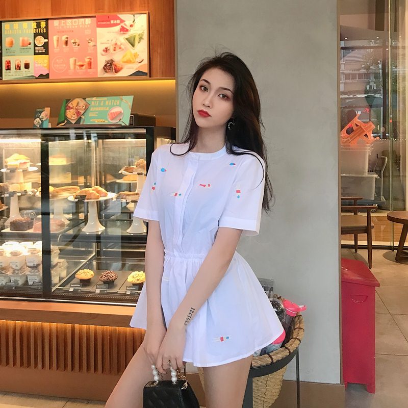Blouse3782 เสื้อเชิ้ตคอจีนตัวยาวสีขาว เอวสม็อค ผ้าคอตตอนเนื้อดีปักลายน่ารัก ดีไซน์เก๋ๆ แมทช์กับอะไรก็เข้า