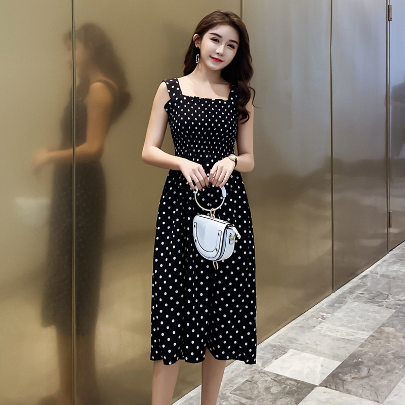 Dress4596 เดรสยาวลายจุดสม็อคช่วงอกและเอว ผ้าชีฟองทึบแสงเนื้อดีนุ่มใส่สบาย งานน่ารักใส่เก๋ๆ ได้บ่อย ทรงนี้มีติดตู้ไว้ใส่ได้เรื่อยๆ เลยจ้า มี 2 สี ดำ, แดง