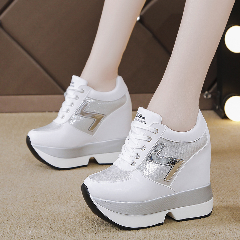 รองเท้าผ้าใบเสริมส้นสูง ไซต์35-39 สนใจทักแชท ฟรีค่าส่ง!