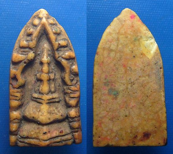 พระเนื้อผงพระธาตุขามแก่นพิมพ์ใหญ่โบราณ