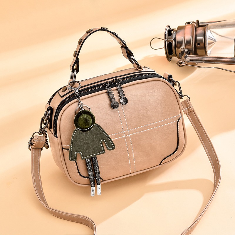 กระเป๋าสะพายข้างผู้หญิง กระเป๋าแฟชั่น By AKAF