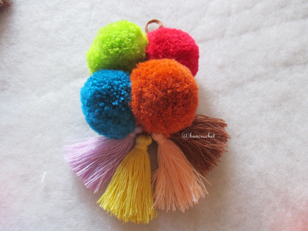 พู่+ปอมปอมแขวนกระเป๋าถักโครเชต์ pompom