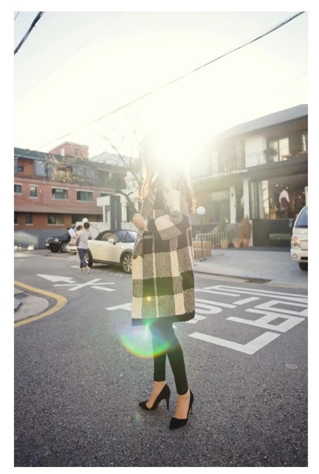 เสื้อกันหนาว ผ้าทอลายตาราง ตัวโคล่ง ทรงสวย สีครีมดำ งานดีสวยเหมือนแบบ พร้อมส่งเลยจ้า ครีมดำ