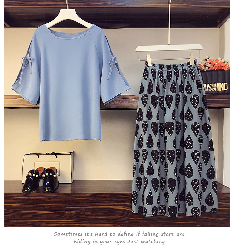 Set_bs1776 ชุดเซ็ท 2 ชิ้น(เสื้อ+กระโปรง) เสื้อแฟชั่นแขนผ่าผูกโบว์สีพื้นฟ้าคราม + กระโปรงยาวลายกราฟฟิคเอวยางยืด ผ้าโพลีเนื้อดีนุ่มใส่สบายผ้าเนื้อดีเรียบสวยไม่ยับง่าย งานเซ็ทเข้าชุดสุดน่ารัก ดีเทลเก๋ๆ ดีงาม แมทช์ได้ลงตัวเข้ากันดูดีที่สุด