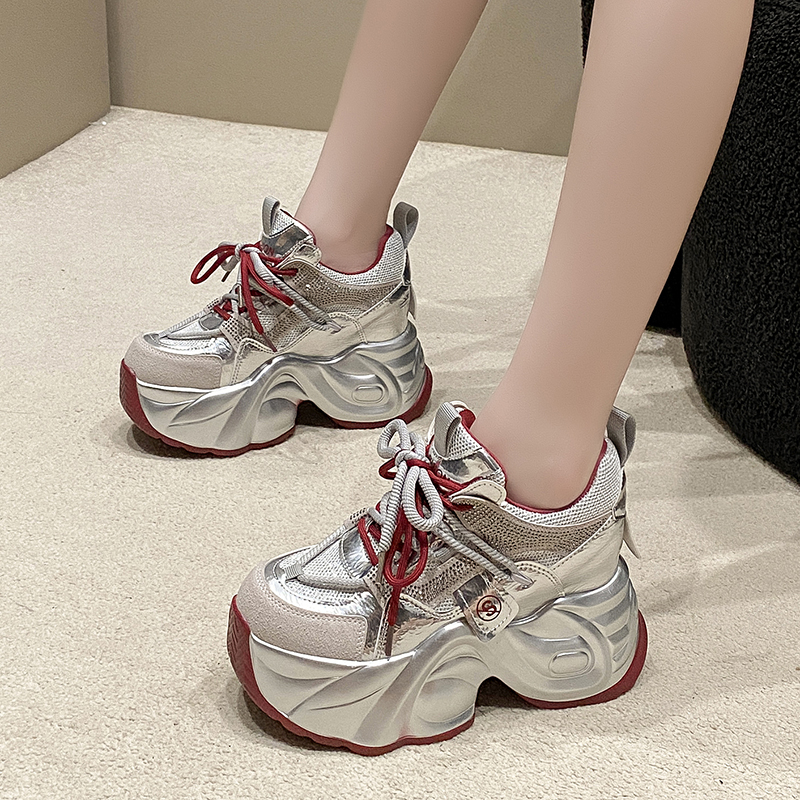 รองเท้าผ้าใบเสริมส้นสูง ไซต์35-39 สนใจทักแชท ฟรีค่าส่ง!