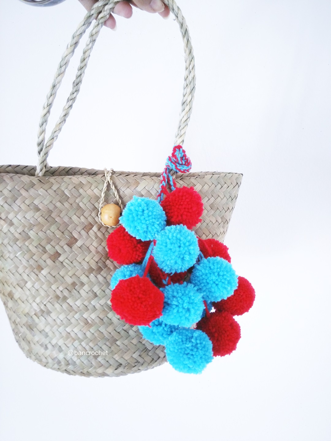 กระเป๋าสานกระจูดห้อยปอมปอม grajood basket weave bags คละสี 7*10*7*12 นิ้ว