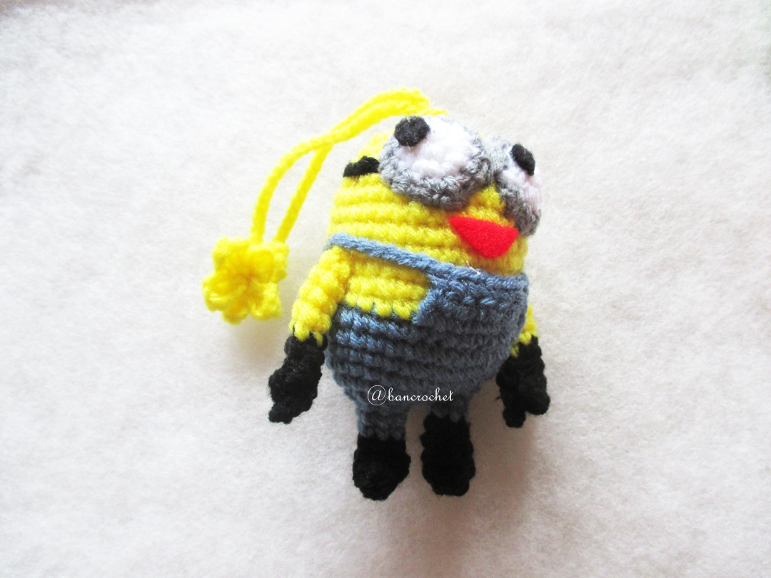 พวงกุญแจมินเนี่ยนถักไหมพรม ขนาด 4 นิ้ว minions crochet keychain 4 inch