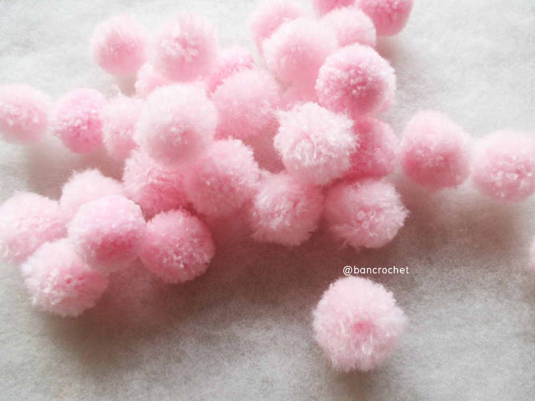 ปอมปอมไหมพรม ขนาด 2.5-3 ซม pom poms crochet ชมพูอ่อน 2.5-3 ซม.