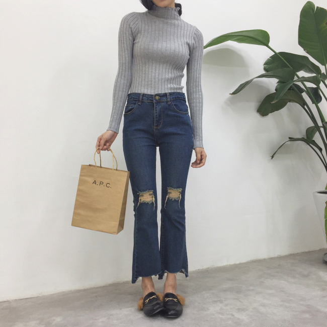 สีเทา : เสื้อสเวตเตอร์ ไหมพรมคอเต่า ลายทางในตัว ยืดได้เยอะ ผ้านุ่ม