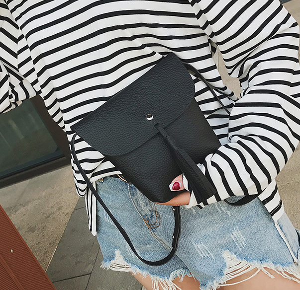 ซื้อ 1 ได้ถึง 4 กระเป๋าสะพายหนังทรงสวย + กระเป๋าใบเล็ก สีดำ พร้อมส่ง black