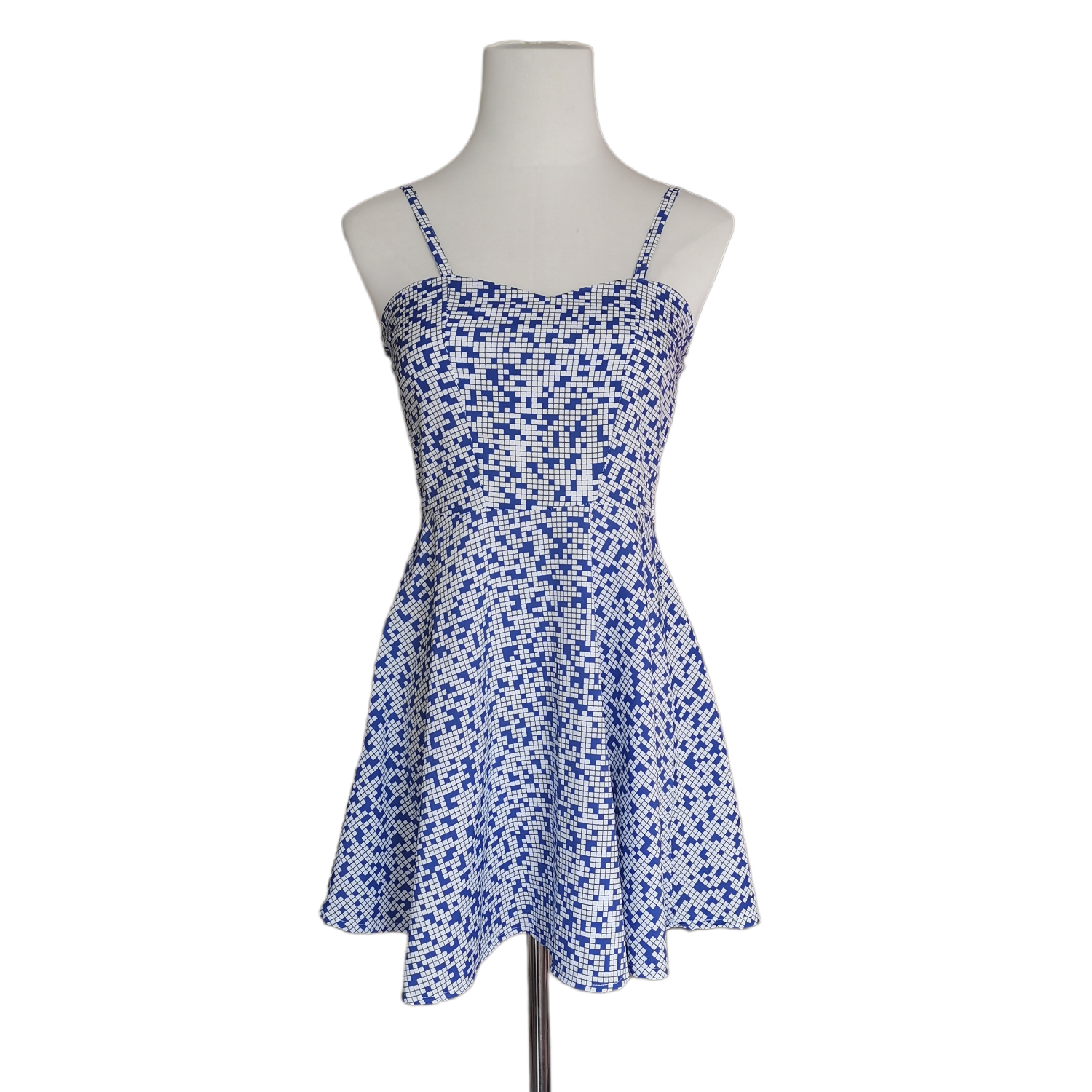 Dress2259 เดรสสายเดี่ยวเอวสม็อคยางยืดด้านหลัง ผ้าไหมอิตาลีเนื้อนุ่มลายเหลี่ยมโทนสีขาวน้ำเงิน