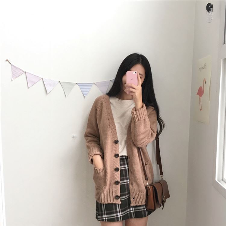 เสื้อคลุมไหมพรมถักทรงสวย เนื้อนิ่มยืดได้เยอะ ทรงน่ารักงานดี พร้อมส่งเลยจ้า เบจ