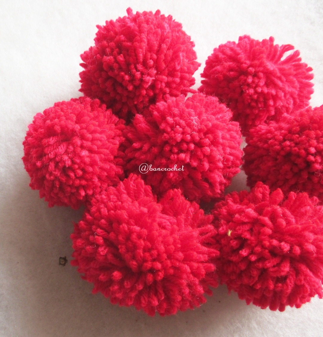 ปอมปอมไหมพรมสีแดง ขนาด 2 นิ้ว pompoms crochet