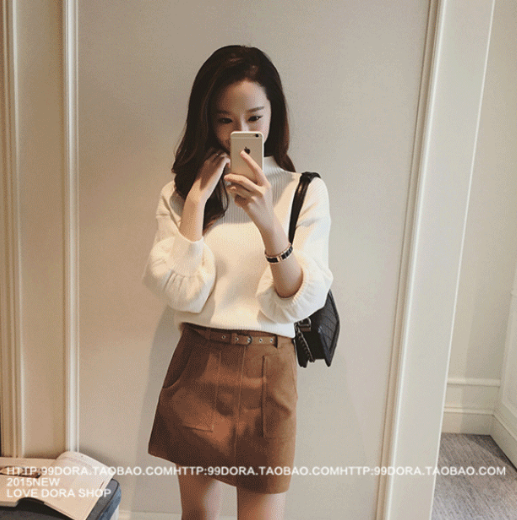 เสื้อแขนยาวคอตั้ง สีขาว ทรงสวย ผ้าไม่หนา มีลายในตัว พร้อมส่ง