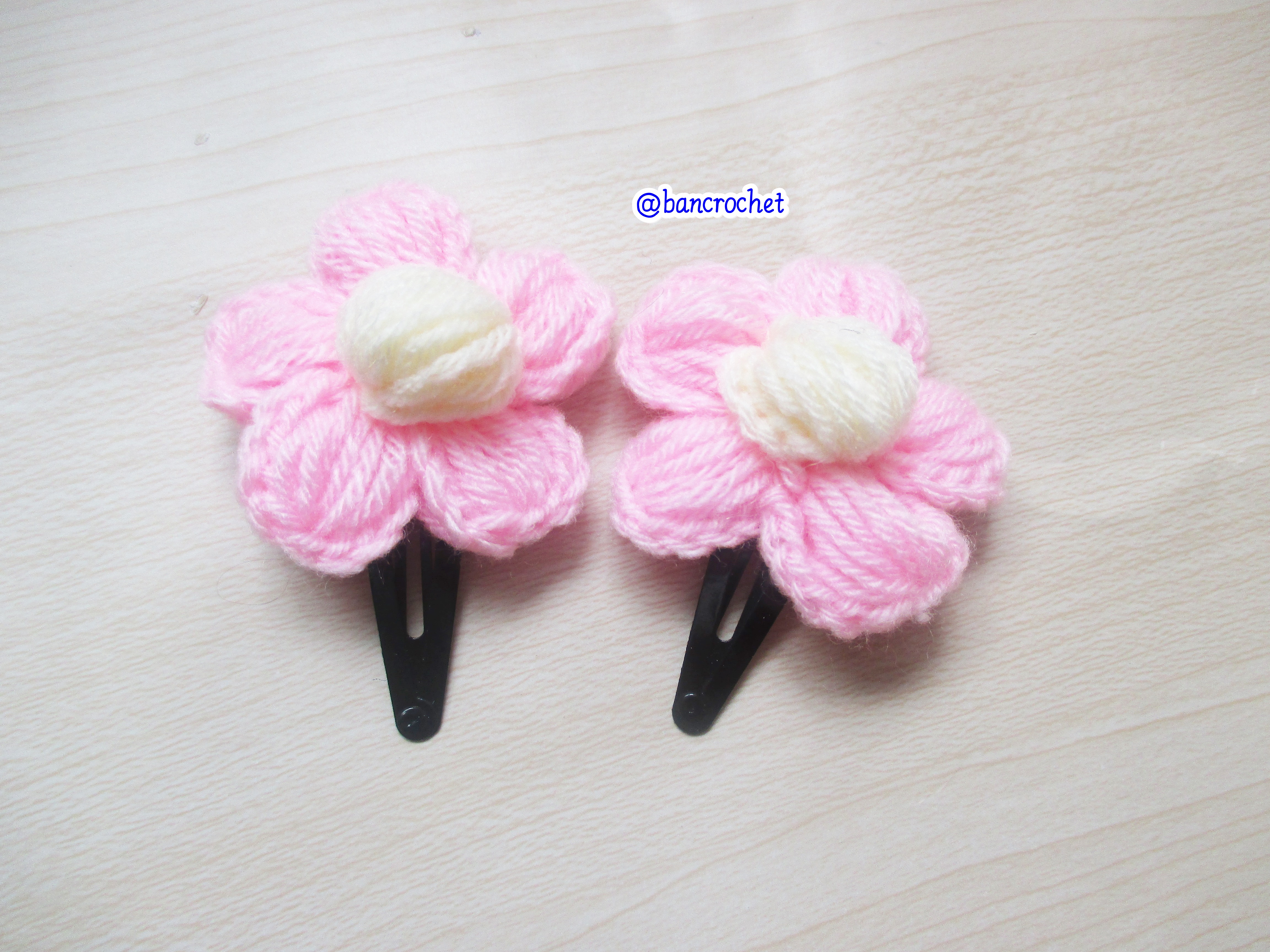 Bancrochet กิ๊บดอกไม้ถักโครเชต์ฟูๆ crochet Flowers Accessories ชมพู 5 cm