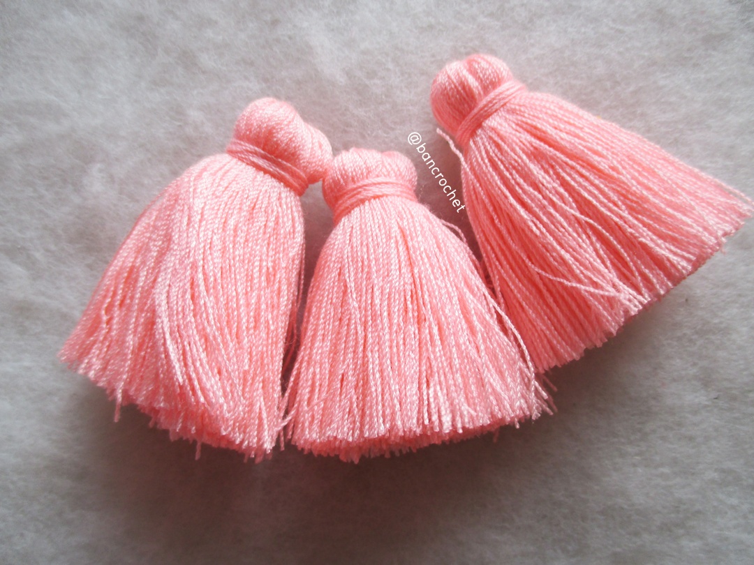 พู่แบบหนาฟู ขนาด 2 นิ้ว 4 ply tassel crochet acrylic yarn 4 ply โอรสอ่อน 2 นิ้ว