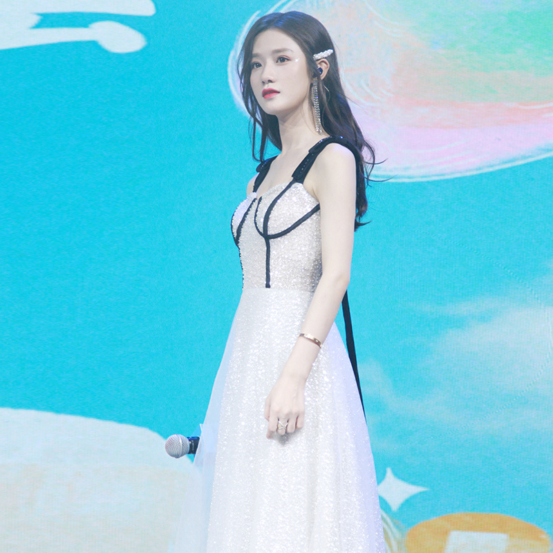 ชุดราตรี ชุดราตรีสวยหรู แบบ ทันสมัย Evening dress