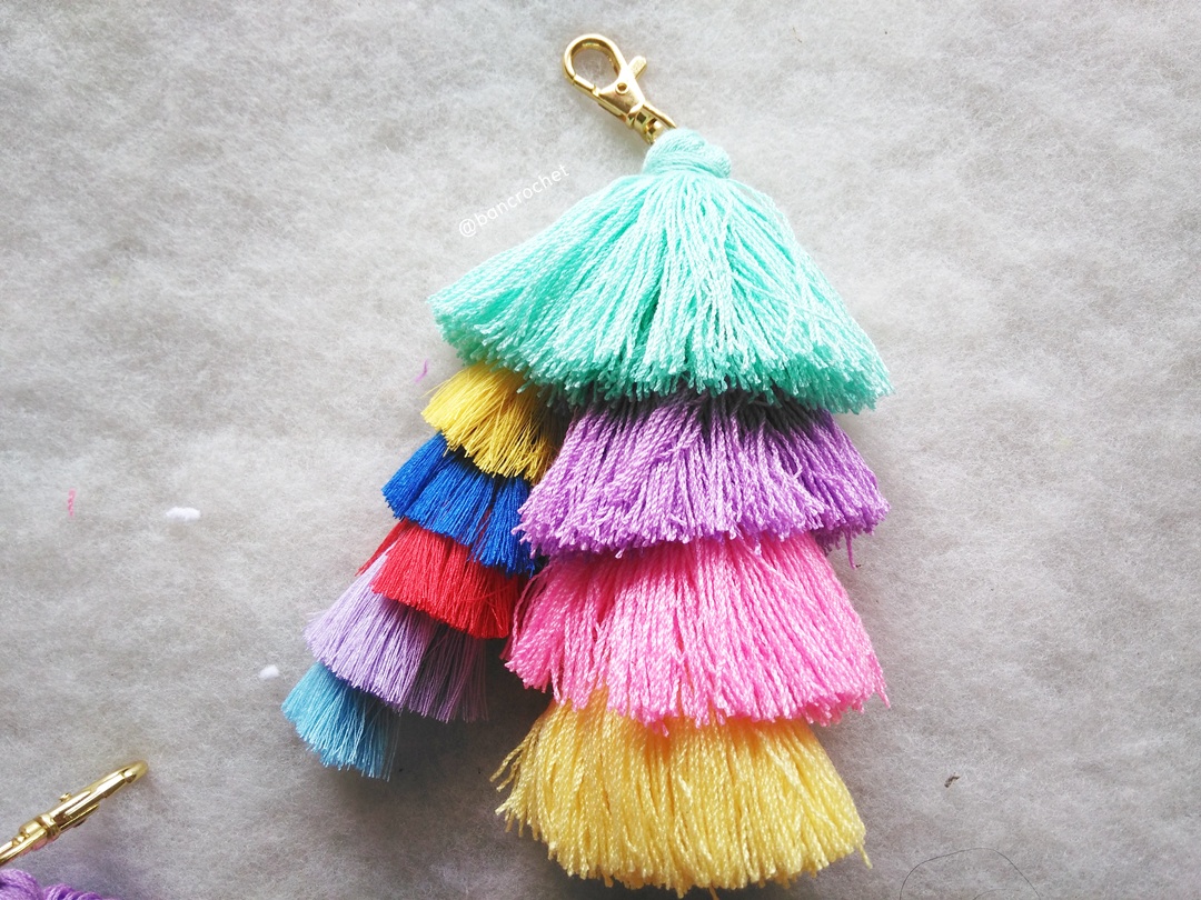 Bancrochet พวงกุญแจพู่ห้อยกระเป๋า tassels pompoms keychains หลากสี 5.5-6นิ้ว
