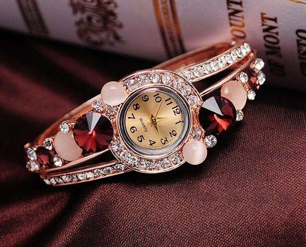 นาฬิกาข้อมือ นาฬิกาผู้หญิง แบบ กำไลข้อมือ ติด พลอย คริสตัล ออสเตเรีย สีสวย นาฬิกา แบบหรูหรา แต่ง เพชร พลอย ทับทิม ไพลิน สวยหรู มีระดับ 428773
