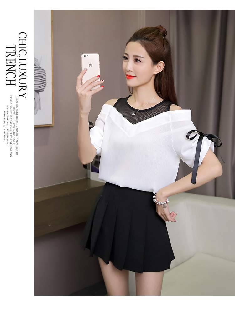 Blouse3794 เสื้อแฟชั่นเว้าไหล่ ช่วงบ่าแต่งผ้าตาข่ายสีดำ แขนผูกโบว์เก๋ๆ ผ้าโพลีเนื้อดีหนาทึบแสงสีพื้นขาว งานน่ารักผ้าเนื้อดีนุ่มใส่สบาย แมทช์กับกระโปรงหรือกางเกงได้หลายสไตล์