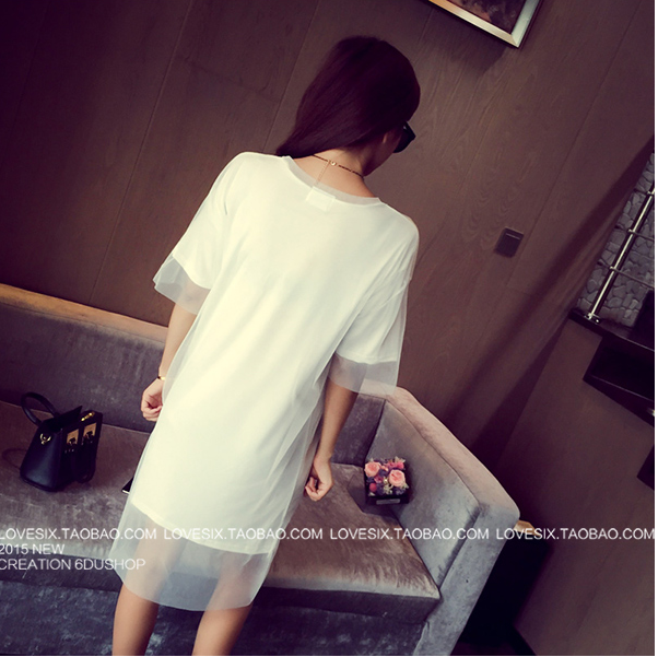 เดรส ผ้าตาข่าย แนวๆ มี 2 ชิ้นนะคะ เสื้อตัวในสกรีนลาย ตัวนอกผ้าตาข่ายอีกชั้น สีขาว/สีดำ