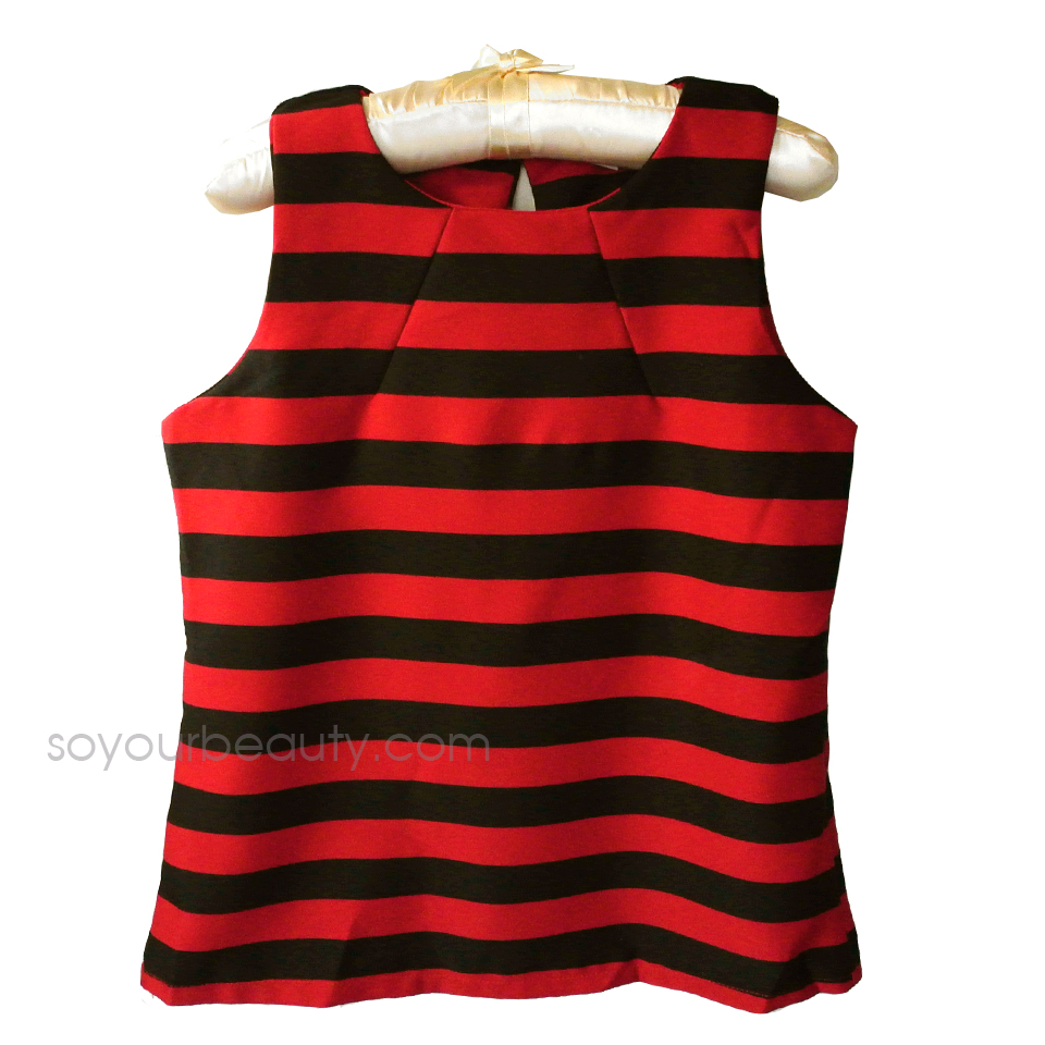 เสื้อแขนกุดผ้าฮานาโกะ ลายริ้ว ดำ-แดง