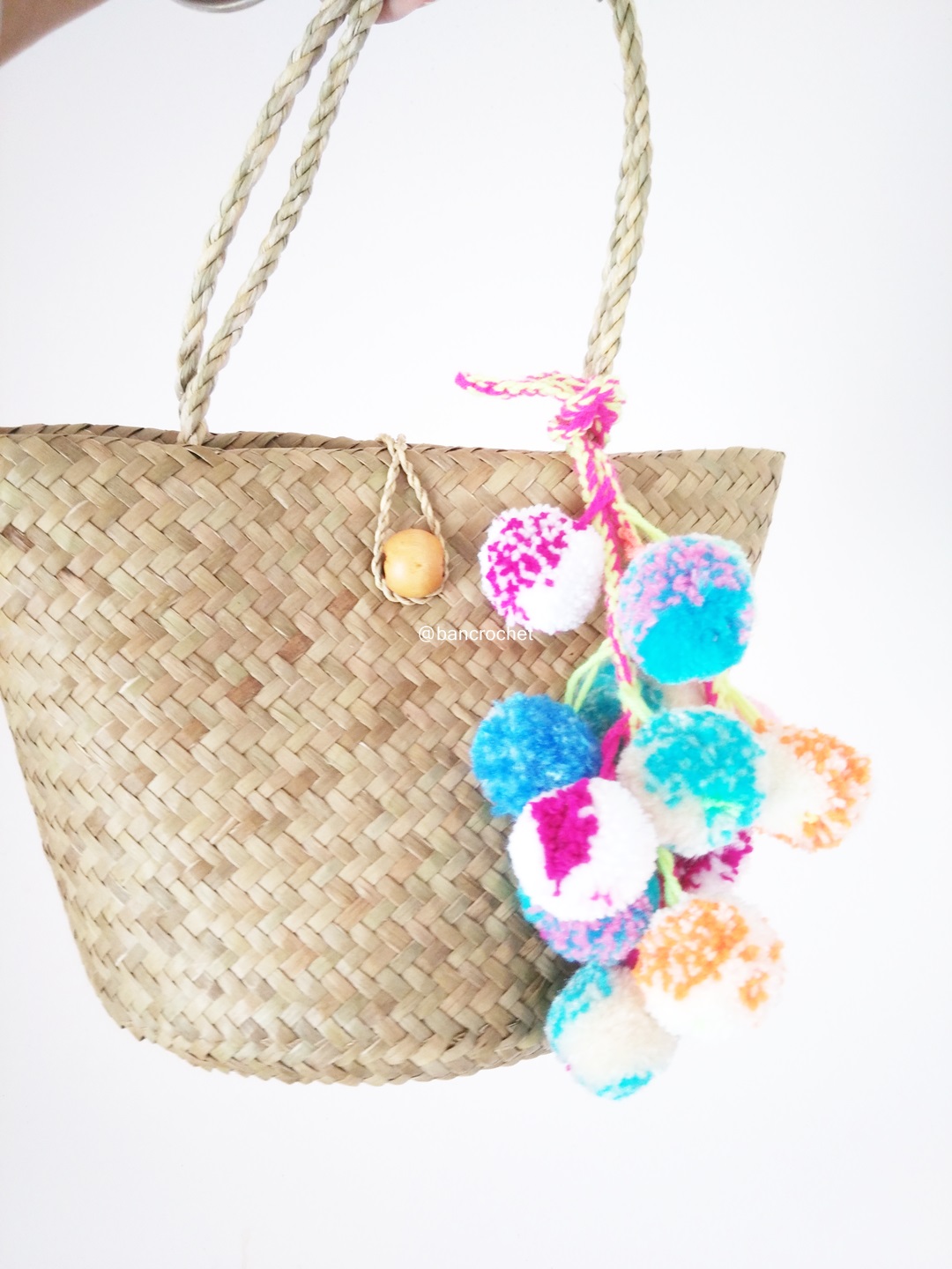 กระเป๋าสานกระจูดห้อยปอมปอม grajood basket weave bags คละสี 7*10*7*12 นิ้ว