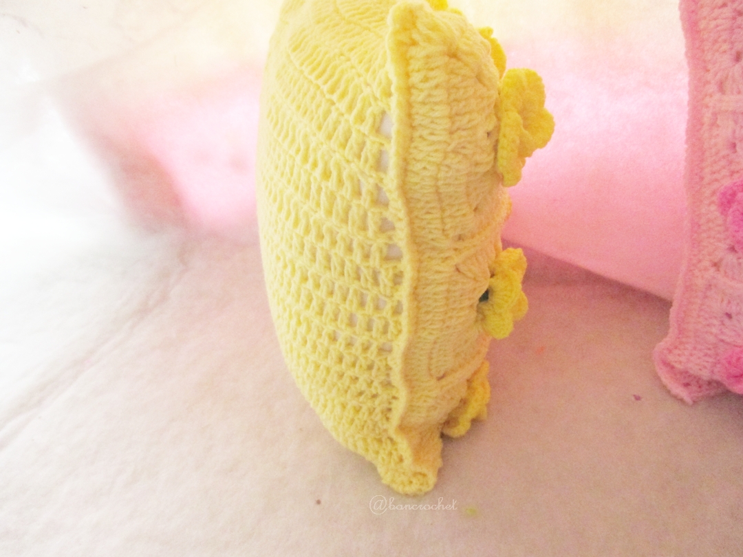 หมอนอิงลายกุหลาบสีเหลืองถักโครเชต์ yellow Pillow crochet 12*12 inch