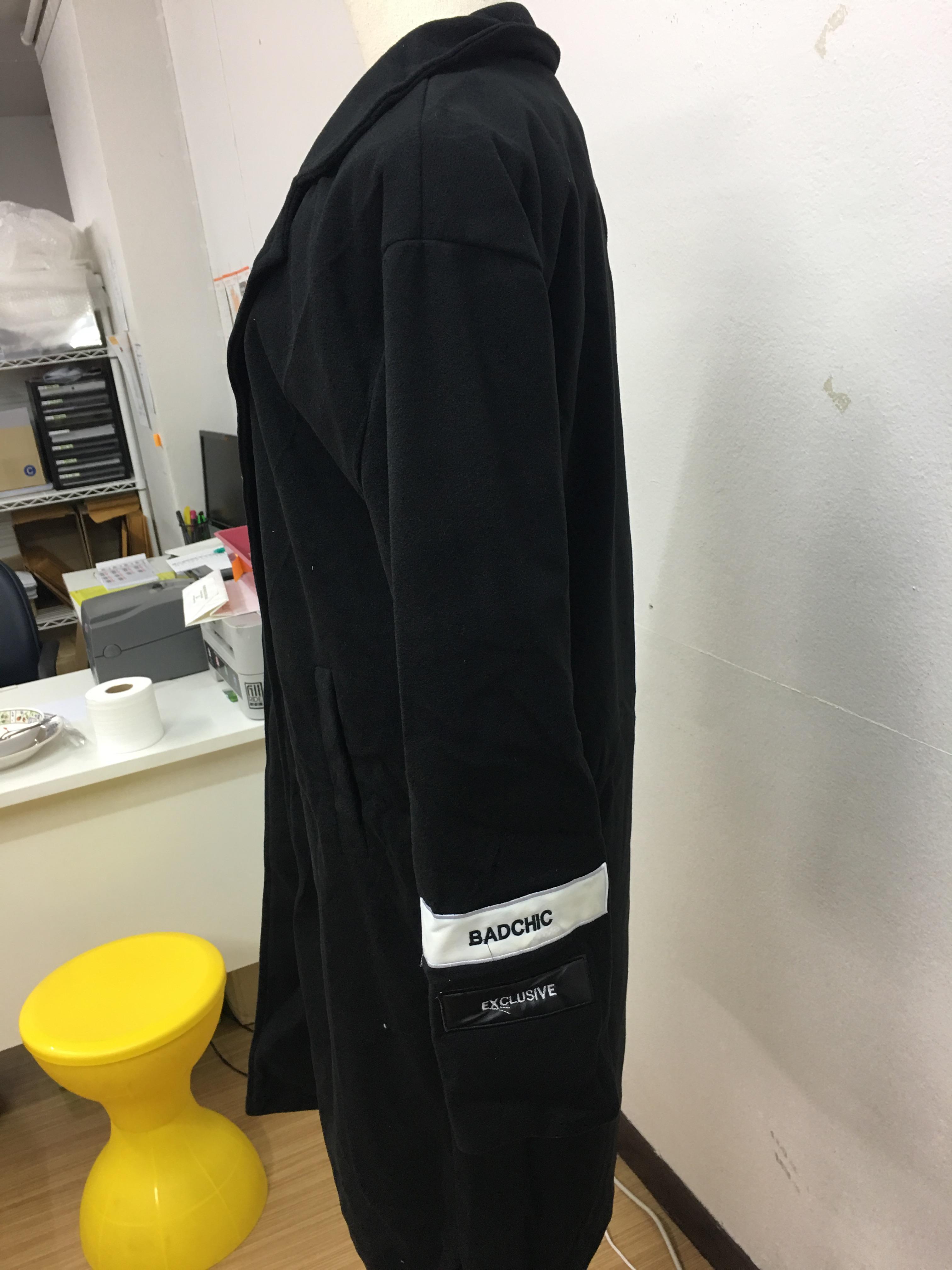 เสื้อโค้ทกันหนาว สไตล์เกาหลี ตัวโคล่ง สีดำ ผ้าสำลีผสมสักกะหลาด ไม่หนามาก ทรงสวย บุซับในกันลม พร้อมส่งจ้า same pic