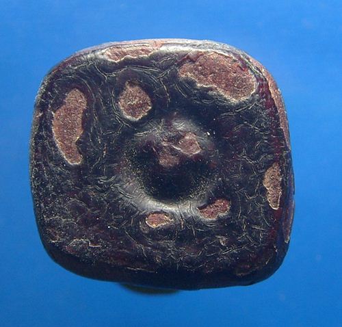 พระปิดตาหลวงปู่บุญเนื้อผงคลุกรัก