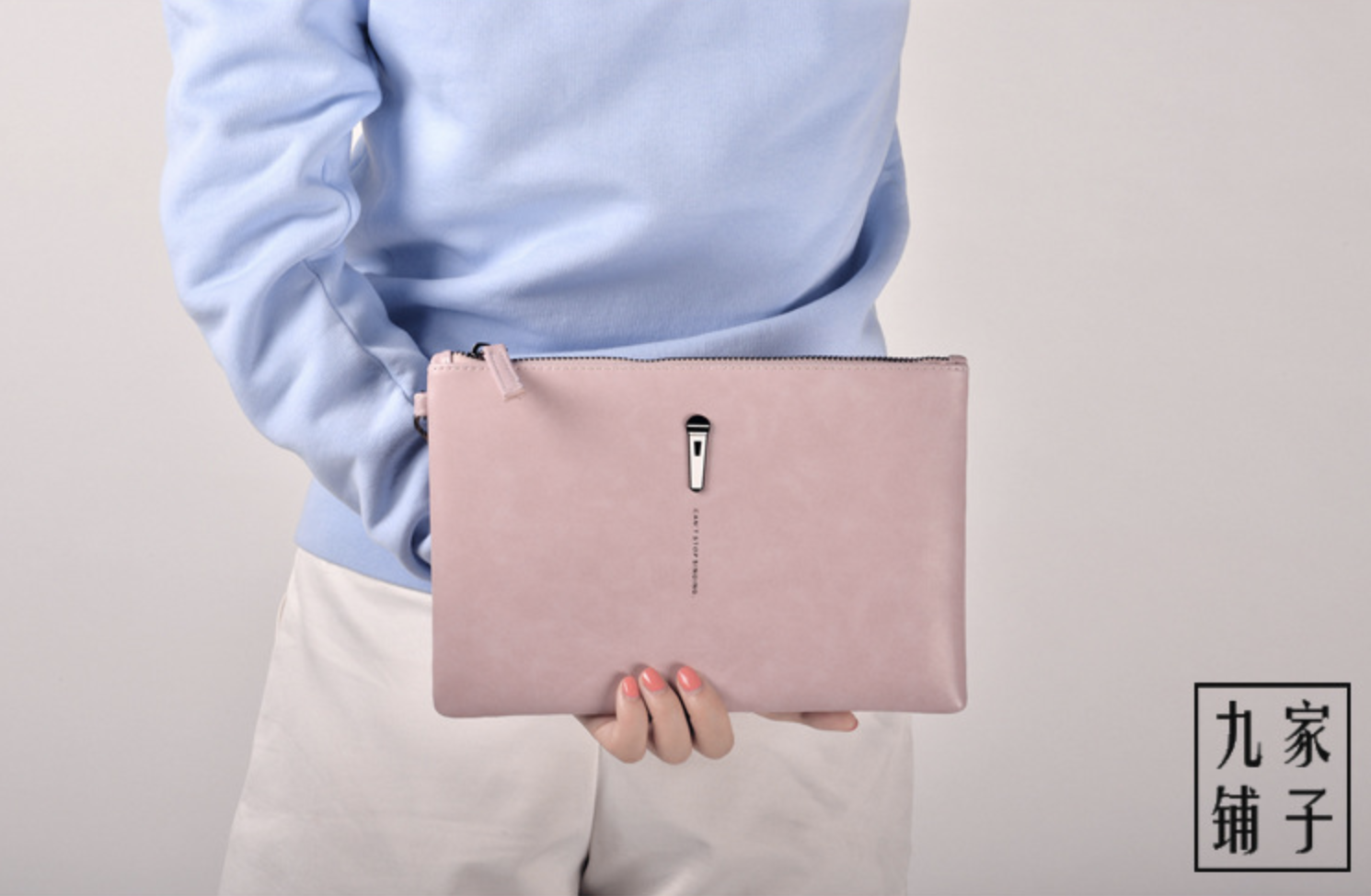 กระเป๋าคล้องมือหนัง ใบใหญ่ สีชมพู แนวๆเก๋ๆ พร้อมส่ง