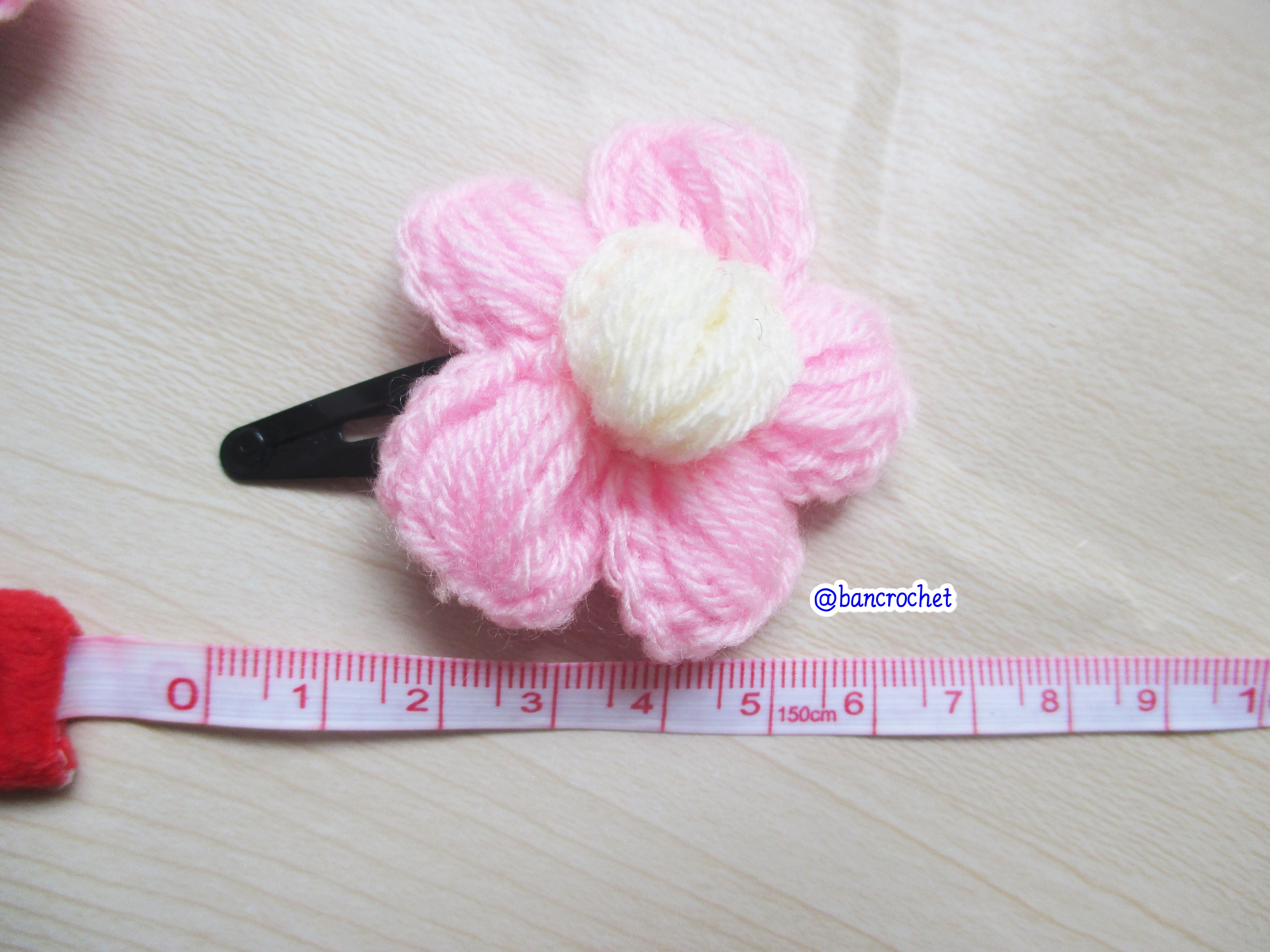 Bancrochet กิ๊บดอกไม้ถักโครเชต์ฟูๆ crochet Flowers Accessories ชมพู 5 cm