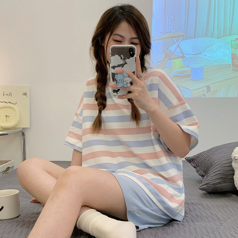 ชุดนอนผู้หญิง