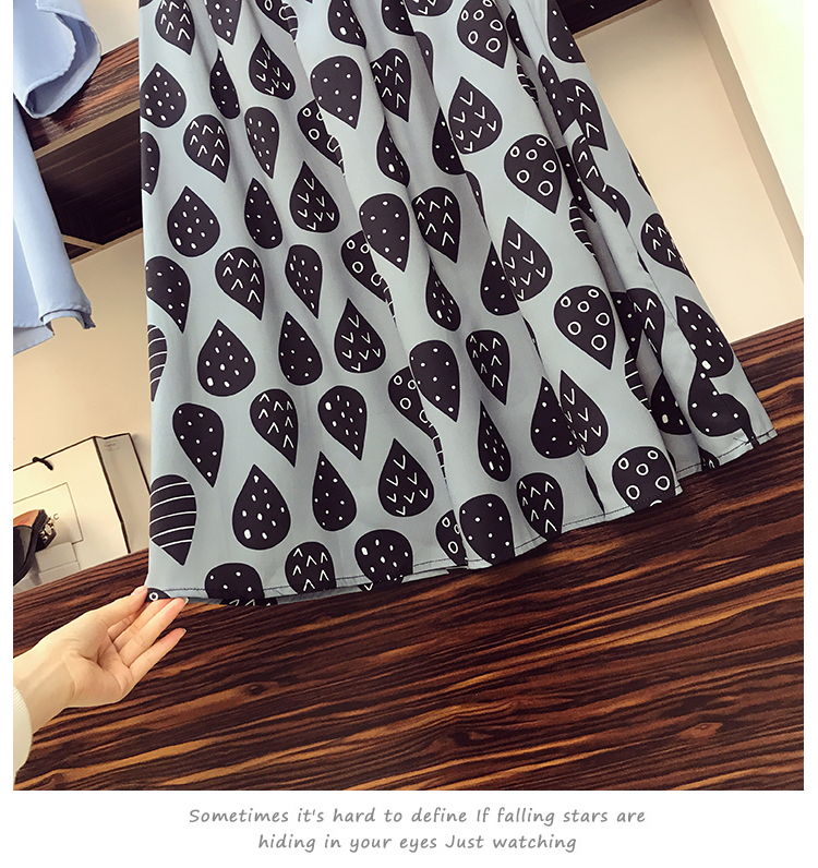 Set_bs1776 ชุดเซ็ท 2 ชิ้น(เสื้อ+กระโปรง) เสื้อแฟชั่นแขนผ่าผูกโบว์สีพื้นฟ้าคราม + กระโปรงยาวลายกราฟฟิคเอวยางยืด ผ้าโพลีเนื้อดีนุ่มใส่สบายผ้าเนื้อดีเรียบสวยไม่ยับง่าย งานเซ็ทเข้าชุดสุดน่ารัก ดีเทลเก๋ๆ ดีงาม แมทช์ได้ลงตัวเข้ากันดูดีที่สุด
