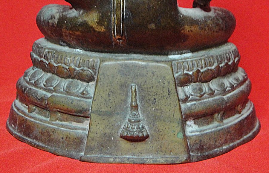 พระพุทธหลวงพ่อศรีทัต วัดพระธาตุหนองสามหมื่น