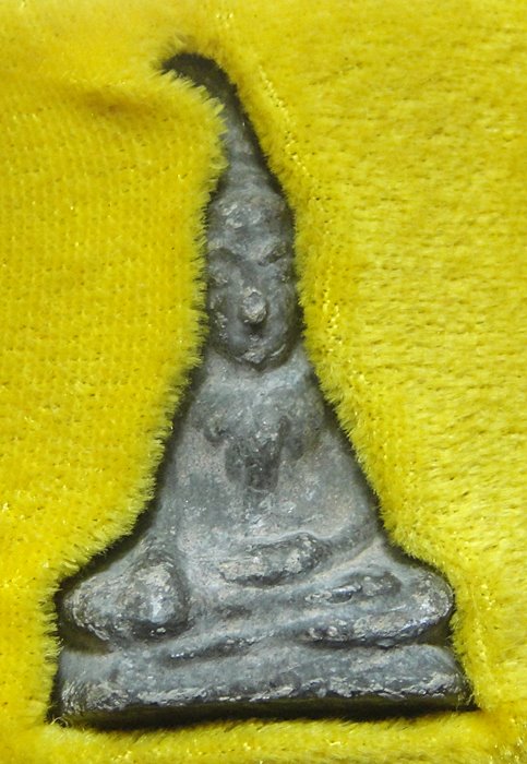 พระท่ากระดาน หลวงพ่อลำใย วัดทุ่งลาดหญ้า