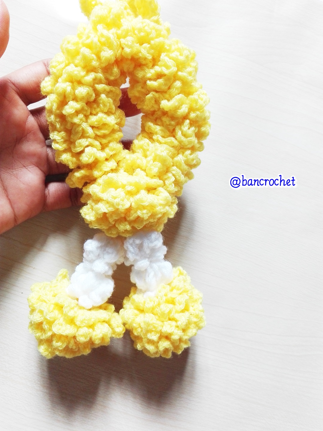 Bancrochet พวงมาลัยถักโครเชต์ Crochet Thai Garland เหลือง 6*5*4 inch